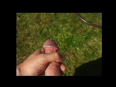 ❤️ Una guapa calenta es folla el seu cony rosa i es corre amb un esquitxat en un jardí d'estiu ☑ Putes al porno ca.befuck-net.ru ﹏