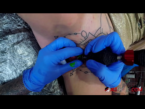 ❤️ La bomba Sully Savage, molt tatuada, es va tatuar al clítoris ☑ Putes al porno ca.befuck-net.ru ﹏